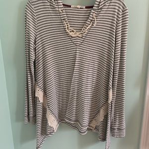 grey and white stripped ribbed top with hood